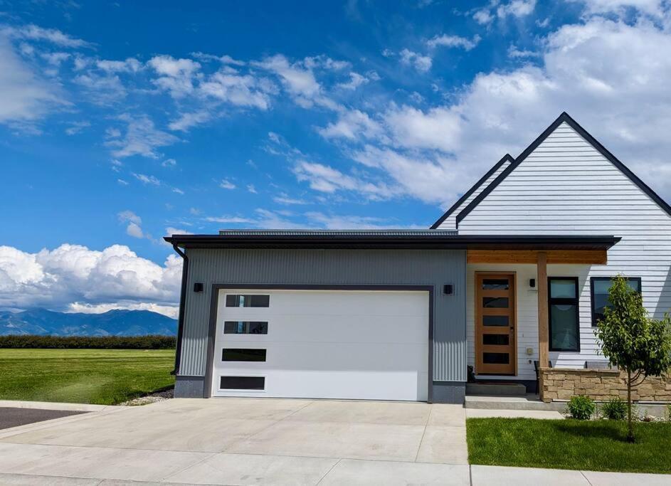 New 3br In W/ Mtn Views And Trails *